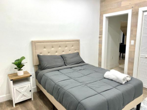 Beautiful 1 bedroom condo 5 minutes from the beach